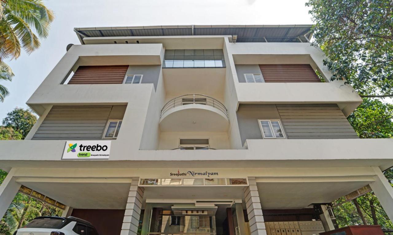 Sreepathi Nirmalyam 400 Mts From Guruvayoor Temple Hotel Guruvāyūr Kültér fotó